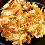 Nakau - かき揚げを丼に入れてもグッド。