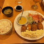 洋食クッチーナ - カキフライランチ4ケ（上から）