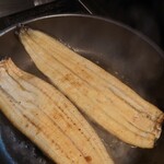 うなぎ白焼山口 - お酒で蒸す