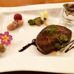 ステーキハウス バロン - 巨大なフォアグラ、オリーブ、サーモン、これ前菜？すでにknockout