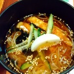 石焼ピビンパ食 - ミニ冷麺。アツアツのビビンバには最適のスープ♪