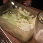 白銀屋　溜池 - 突き出しはキャベツ、、ご自由にって