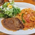 珈瑠團 - スパゲッティセット！ハンバーグとサラダも乗ってる！夢の共演！