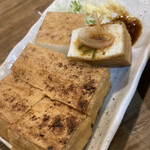 もつ焼き酒場　豚坊 - 厚揚げあちち。