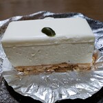 西洋菓子 しろたえ - レアチーズケーキ　270円