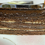 洋菓子 シナガワ - 幾重にも重なるチョコ層。甘すぎず旨し！