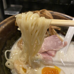 鶏 soba 座銀 - かなり細めのモチモチ麺はお上品で食べやすいですね。