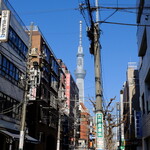 レストラン三好弥 - すぐそこの巨大な電波塔から放たれる強力な電波は、昭和のブラウン管テレビさえも起動させるほどに力強く !