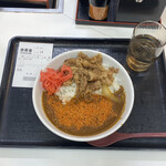 吉野家 - ソース辛味が足りない、七味振ったら味が変わったし。