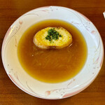 Oufuukare ru muran - 最初にオニオンスープが出てきました　キャラメリゼされた玉葱の良い香りがします