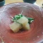 寿司割烹 魚紋 - 先付け。