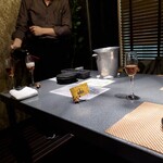 海鮮 イタリアンバル ルチアーノ - 店員さんにも一緒に飲んでいただきますね！