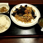 Masan Gyouza Sakaba - 豚肉と玉子キクラゲ炒め（700円）