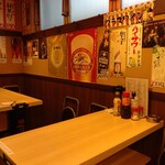 立呑み晩杯屋  - テーブル席は空いてました