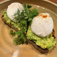 KYOTO BISTRO - 半熟卵とアボカドペーストのオープンサンド¥1400