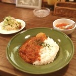 ESCOBAR - 食べラを見て、入ってみた。中南米料理らしい。
                        
                        エストファードを食す。トマトソースが良い感じ。