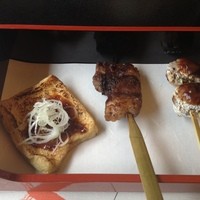 とうふ屋うかい 鷺沼店 - 江戸味噌田楽三種　油揚げと葱、イベリコ豚、豆腐