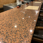 べに江 真弓店 - 豪華な石仕立てのカウンター