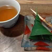 韻松亭 - 水菓子　～笹巻き麩万頭～とおから茶