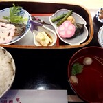 豆腐かふぇ 浦島 - 玉手箱会席(1500円＋税)  この他にも、自家製豆腐でんがく、坦々肉豆腐、かぼすの豆乳シフォンケーキ＆みかん大福が付いておりますた。