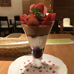 京橋千疋屋 - フレーズショコラ２２００円。苺の質は流石です。甘みと酸味のバランスが良くとても美味しくいただきました（╹◡╹）