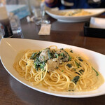 Dining kitchen VENT MARCHE - カキとほうれん草のクリームパスタ