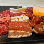 焼肉家けんちゃん - 3種(牛、豚カルビ、若鶏)ランチ