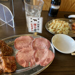 Taishuu Horumon Yakiniku Kemuri - 