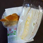 小島屋ベーカリー - 料理写真:ツナミックスとアップルケーキ