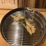 てんぷら 下村 - 白魚の大葉巻き