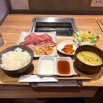 YAKINIKU MEAT STATION - 