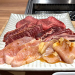 YAKINIKU MEAT STATION - 