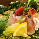 魚酔庭 - 今日も見事なお刺身盛り　５００円！