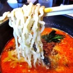 ユタの店 - 麺は中太ちぢれ麺