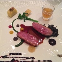 リュミエール - フランス産シャラン鴨胸肉♪温かいスープが添えられています。