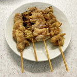 肉のわかば - 料理写真:やきとり(塩)(もも 皮 ナンコツ ハラミ)