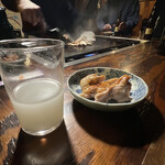 Nyu Omon - 鶏の鉄板焼きをアテに