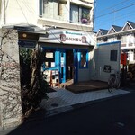 ボヌール - お店外観②横は小田急線