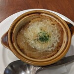 Roiyaru Hosuto - オニオングラタンスープセット（759円）のスープ