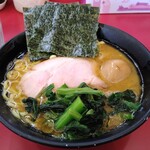 ラーメン 杉田家 - ラーメン並750円（硬め・多め）＋味玉90円