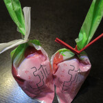 和菓子処 菊寿堂 - 苺大福 「しろあん」「こしあん」各250円（税抜）