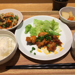 丸の内 タニタ食堂 - 日替わり定食(ヤンニャムチキン)