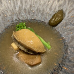 中華寝台 - 鮑はもちろん、このスープ！肝ソースと合わせるとコクと深みで「美味しい〜」と声に出てしまう。