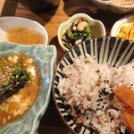 創作家庭料理 ソラクル - 日替りランチのご飯と茄子入り麻婆豆腐