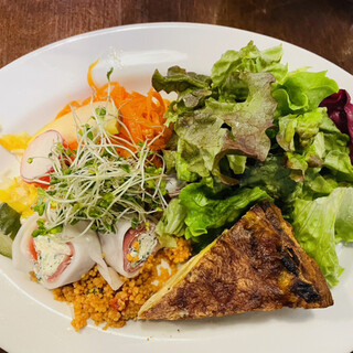 ビストロモナミ