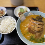 Yoshinoen - みそカツラーメンセット　から揚げと中華和物