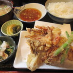 しおかぜ - いかげそ天ぷら500円 ＋300円追加で定食に。