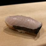 鮨 利﨑 - 藁で燻したサワラ