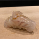 鮨 利﨑 - 平目＋えんがわ