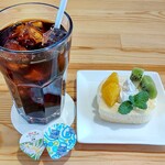 スリービーンズコーヒー - 水出しｱｲｽｺｰﾋｰ500円&ﾛｰﾙｹｰｷ300円